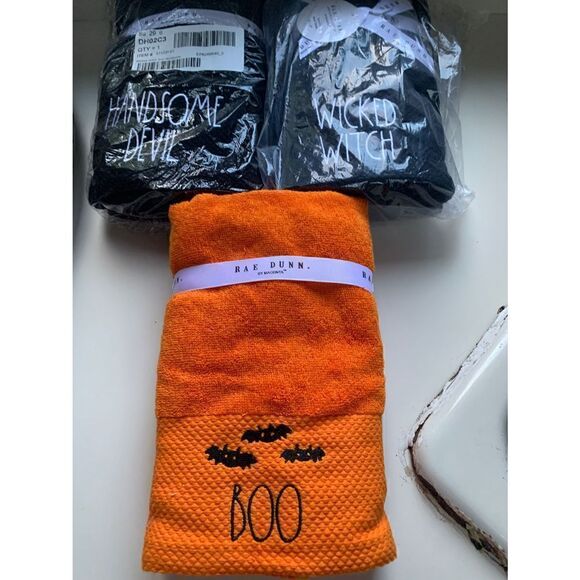 Rae Dunn
HALLOWEEN Hand
Towels - Picture 1 of 6